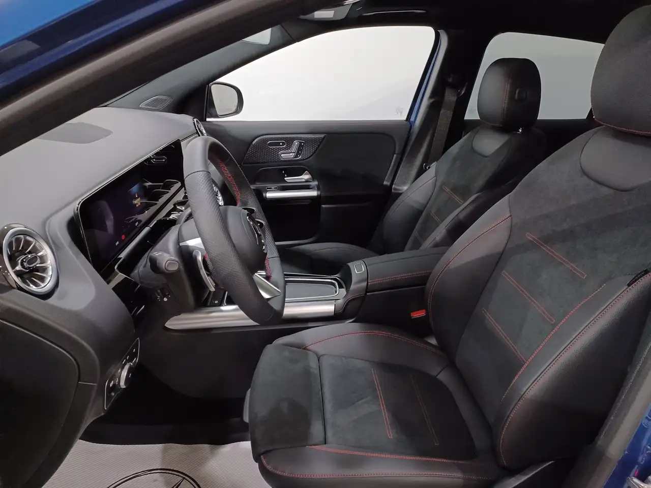 Mercedes-Benz GLA снимка Mercedes-Benz GLA