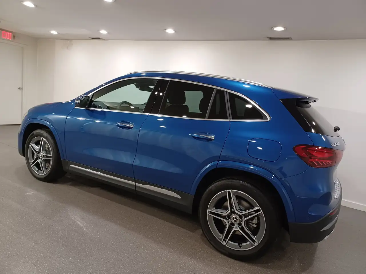 Mercedes-Benz GLA снимка Mercedes-Benz GLA