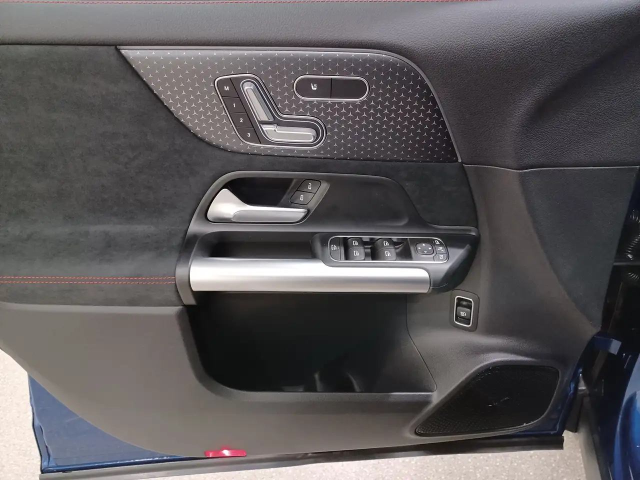 Mercedes-Benz GLA снимка Mercedes-Benz GLA
