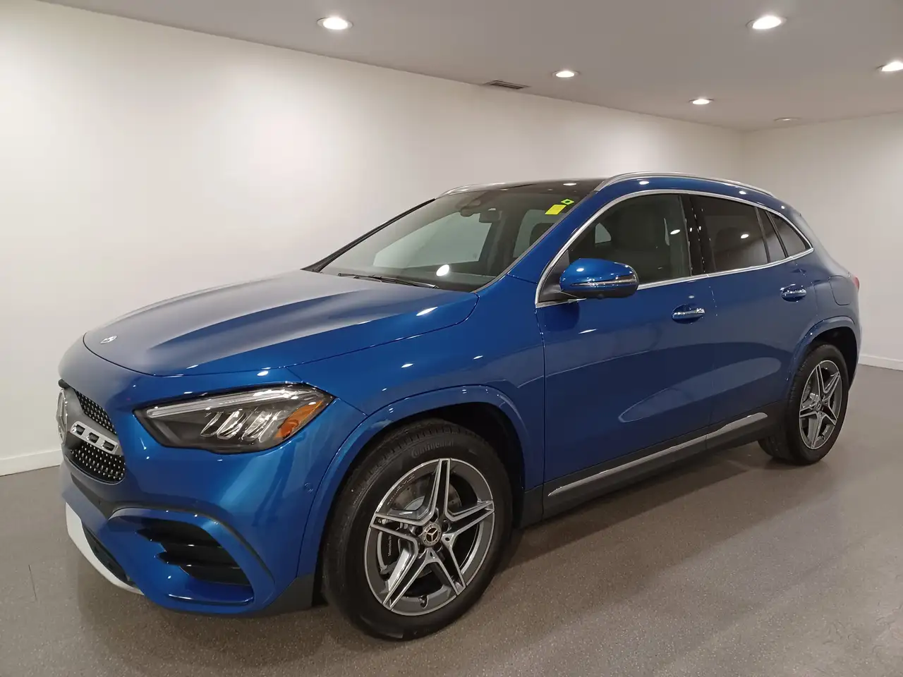 Mercedes-Benz GLA снимка Mercedes-Benz GLA