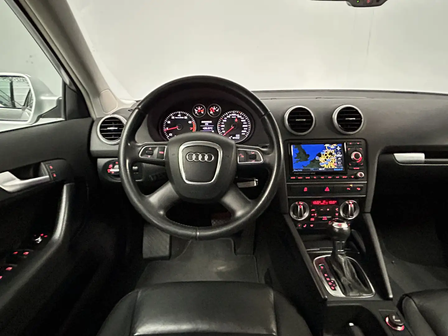 Audi A3 Sportback 1.8 TFSI Attraction Pro Line Leder|Sport siva - 2