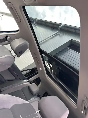 Volkswagen Golf view 13