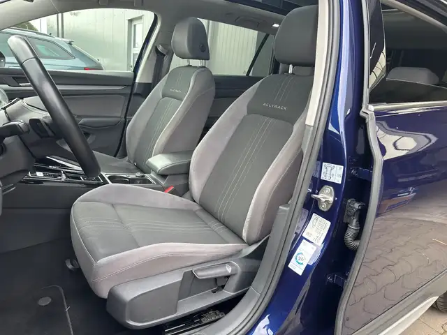 Volkswagen Golf view 12