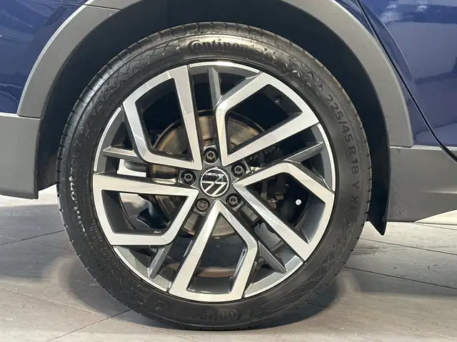 Volkswagen Golf view 3