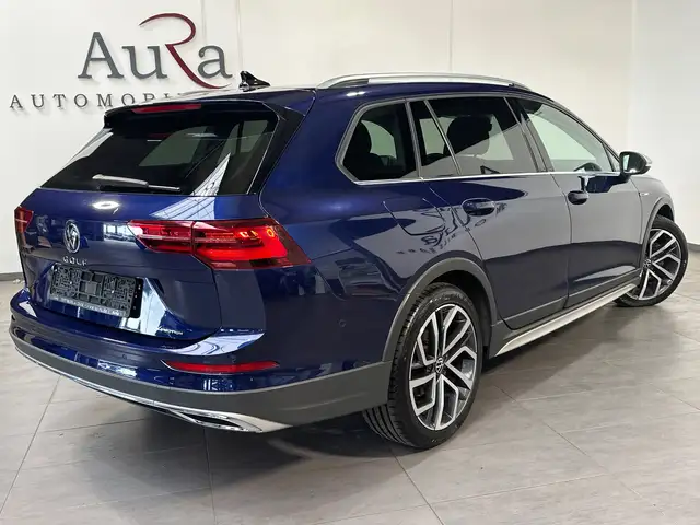 Volkswagen Golf view 4