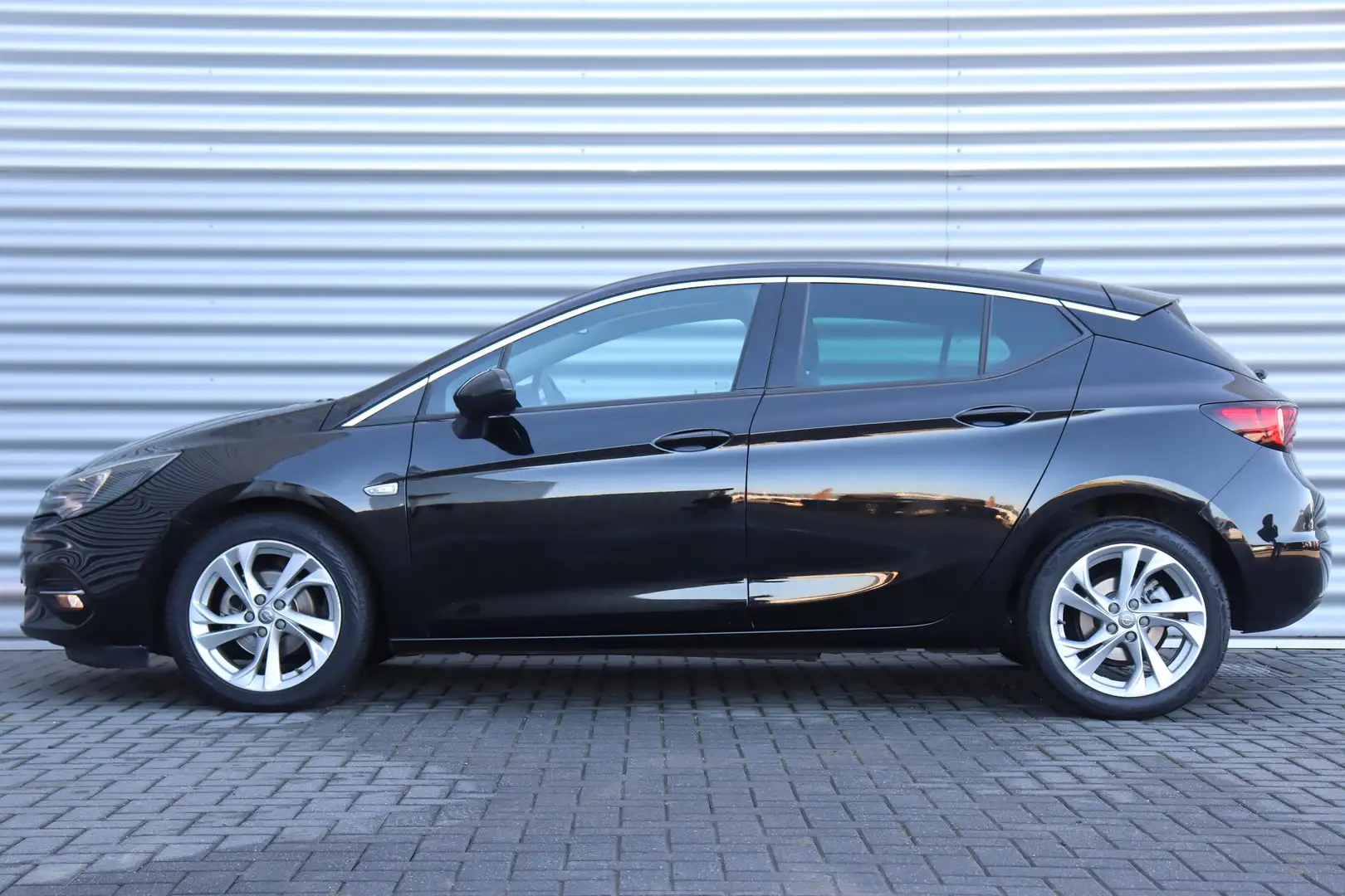 Opel Astra 1.2 TURBO 130PK ELEGANCE+ / NAVI / LEDER / CLIMA / Zwart - 2