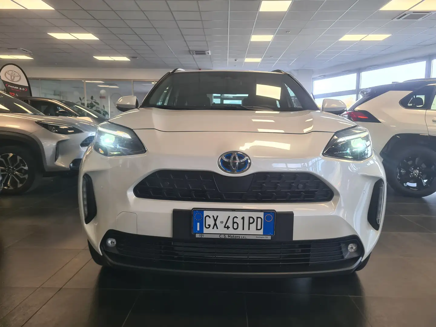 Toyota Yaris Yaris Cross Cross 1.5h Trend fwd 116cv e-cvt Blanco - 1
