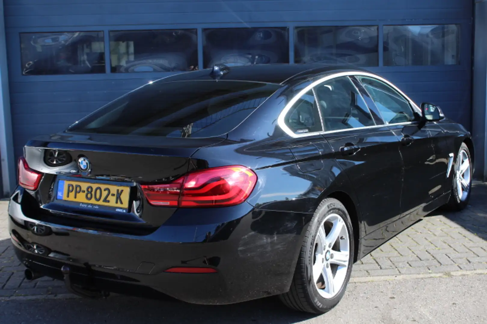 BMW 4-serie Gran Coupé M-Sport High Exe. Aut. NL Auto Zwart - 2