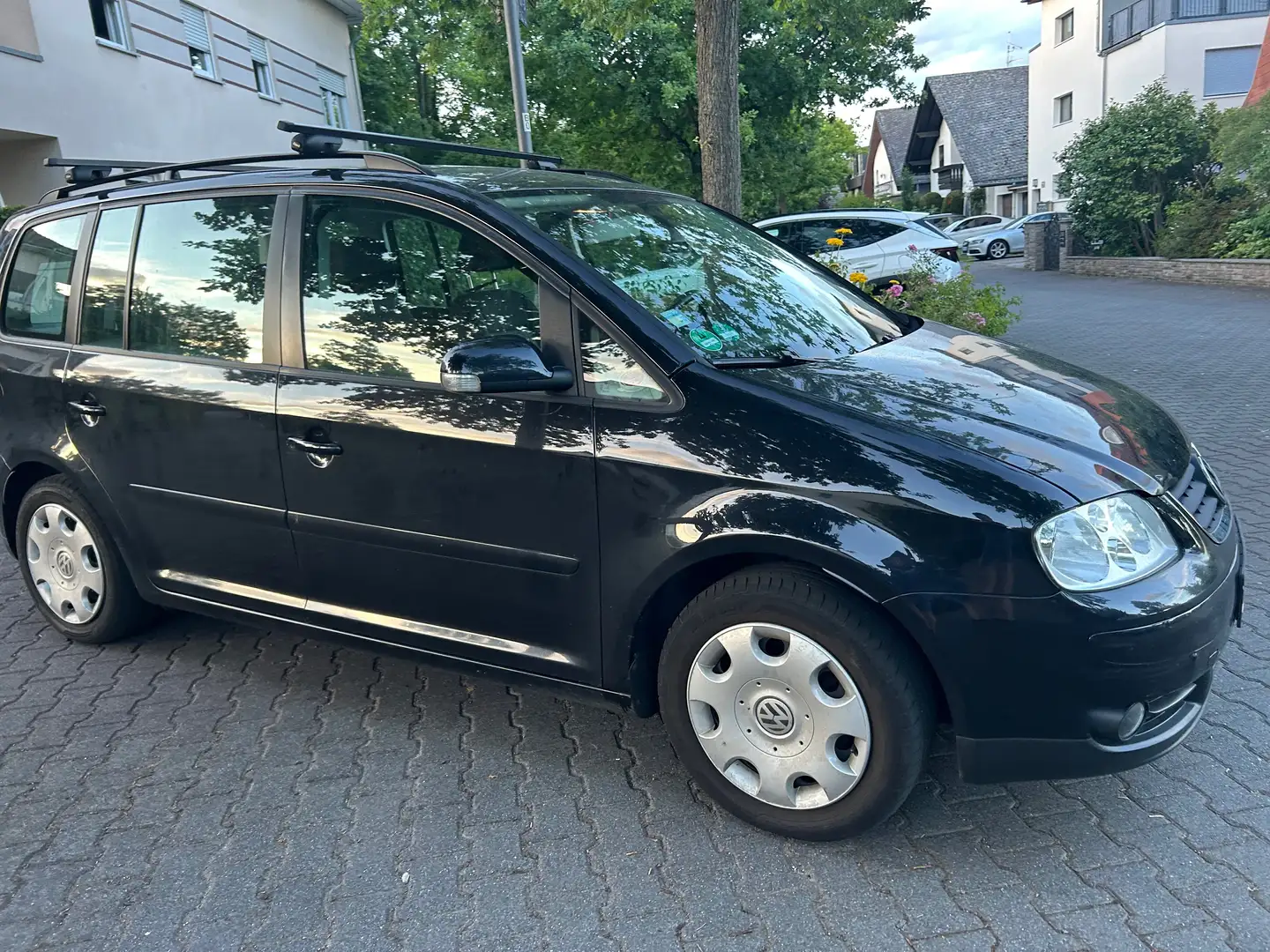 Volkswagen Touran 2.0 TDI Goal Navi 6 Gänge Noir - 1