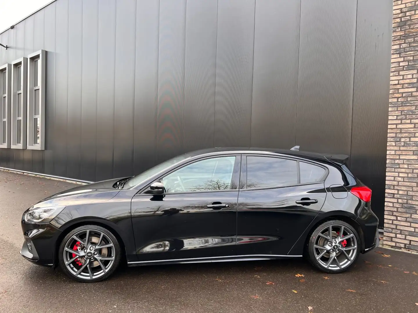 Ford Focus 2.3 EcoBoost ST-3 280Pk Automaat | FULL OPTIONS | Schwarz - 2