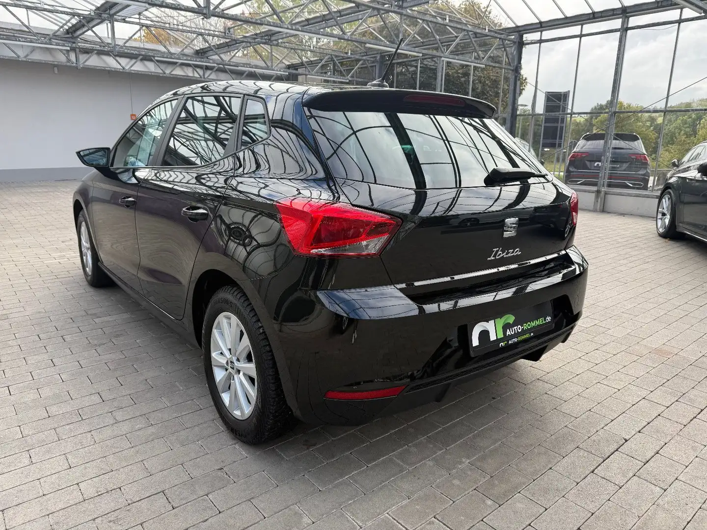 SEAT Ibiza 1.0 TSI Style LED Navi Assistenten SH Schwarz - 2