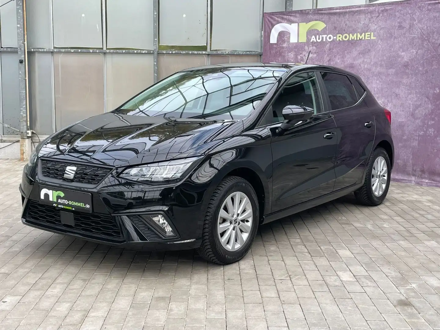 SEAT Ibiza 1.0 TSI Style LED Navi Assistenten SH Schwarz - 1