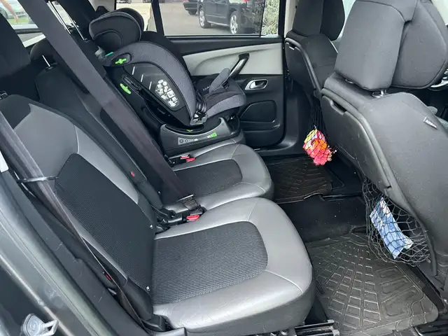 Citroen Grand C4 Picasso view 4