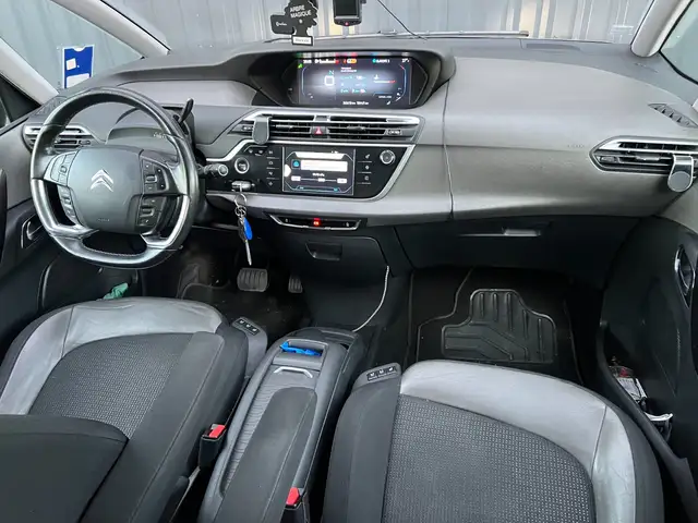 Citroen Grand C4 Picasso view 3