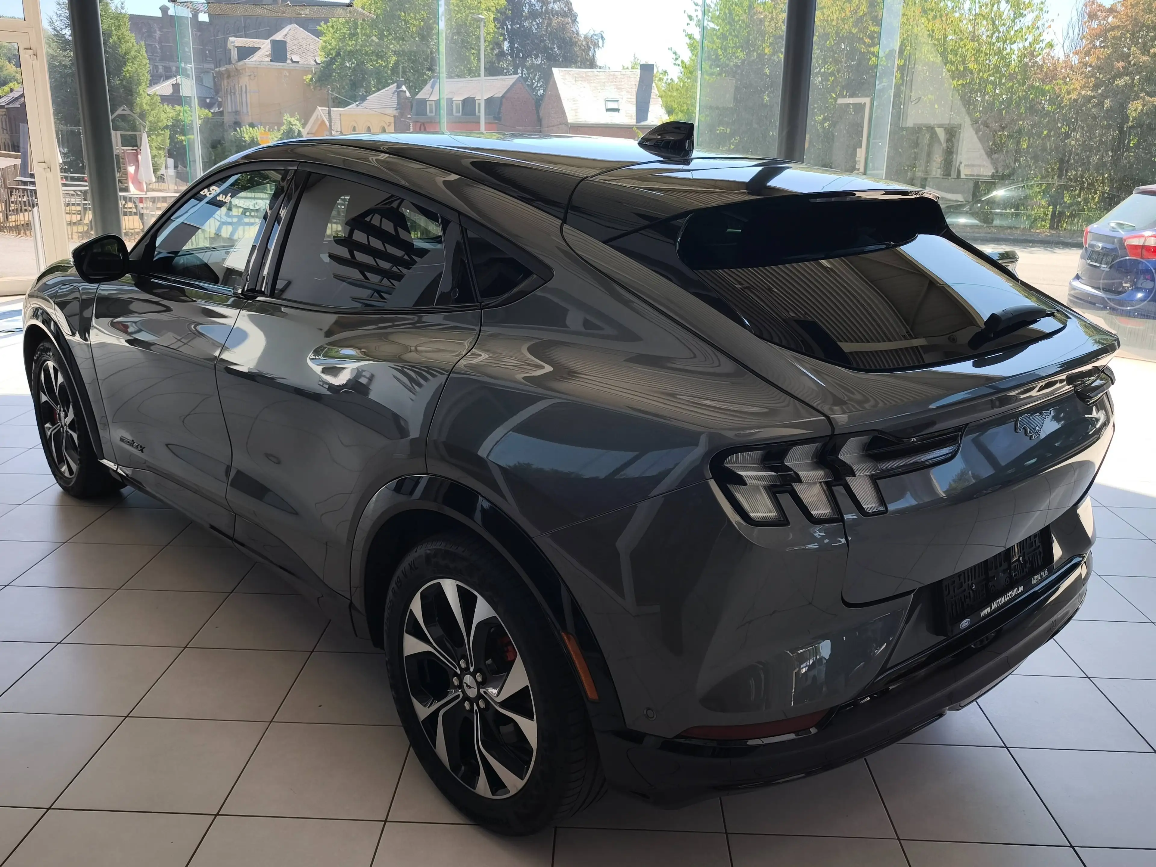 Ford Mustang Mach-E Mustang Mach-E 99 kWh RWD Premium Extended Range — photo 4