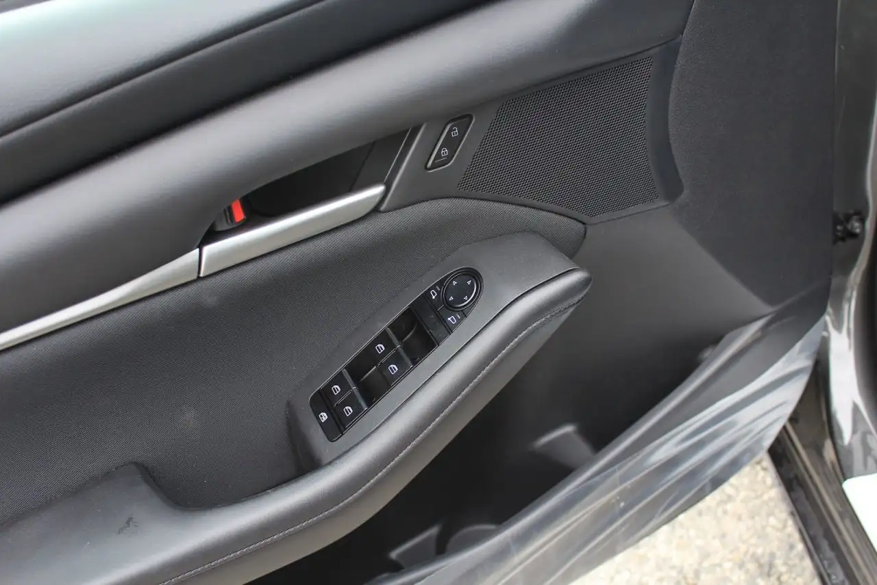 Mazda 3 снимка Mazda 3