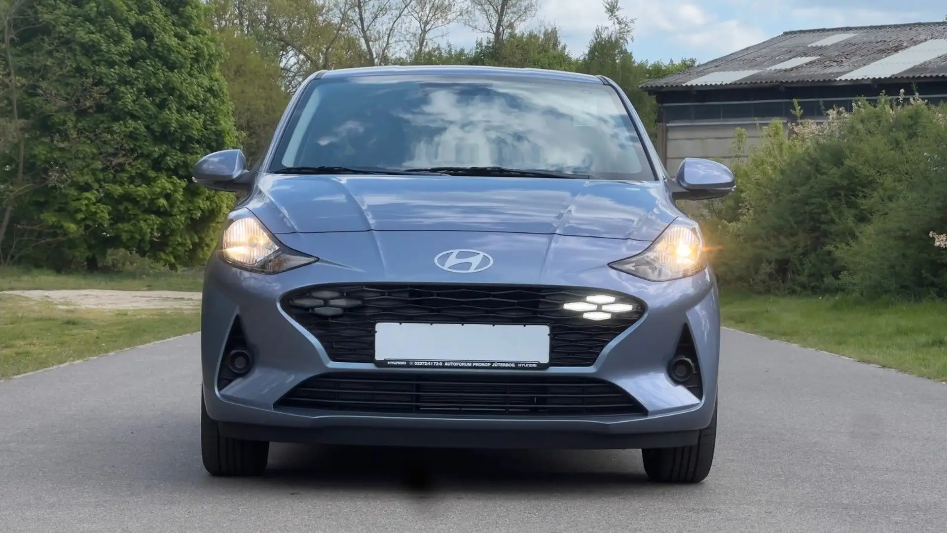 Hyundai i10 1.0 Trend AMT *Nav*Klima*CarPlay*Kamera*PDC* Blau - 2