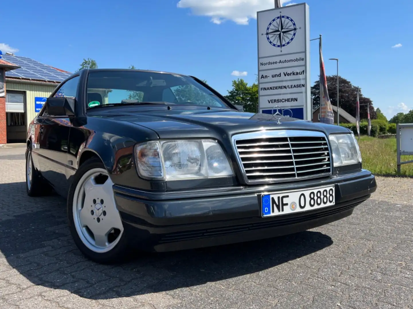 Mercedes-Benz E 220 Coupé Sportline Rollo SHD Gelegenheit Schwarz - 1