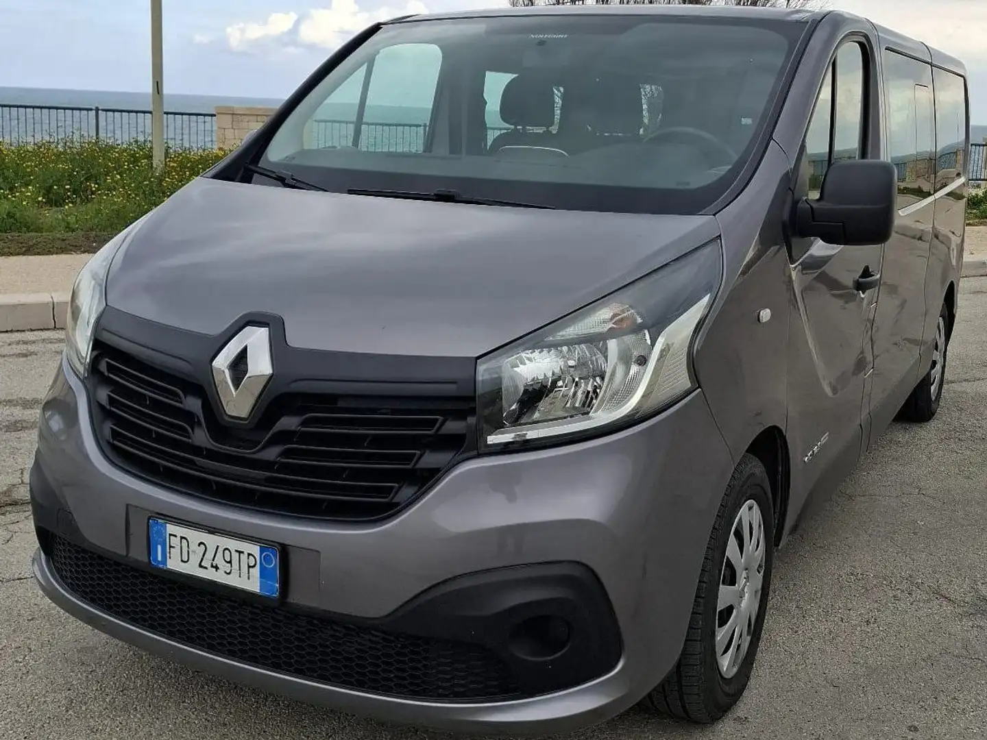 Renault Trafic 4a Serie T29 1.6 dCi 125CV s&S PL-TN INTENS HEAVY Grigio - 2