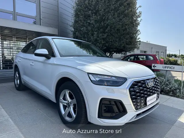 Audi Q5 view 3