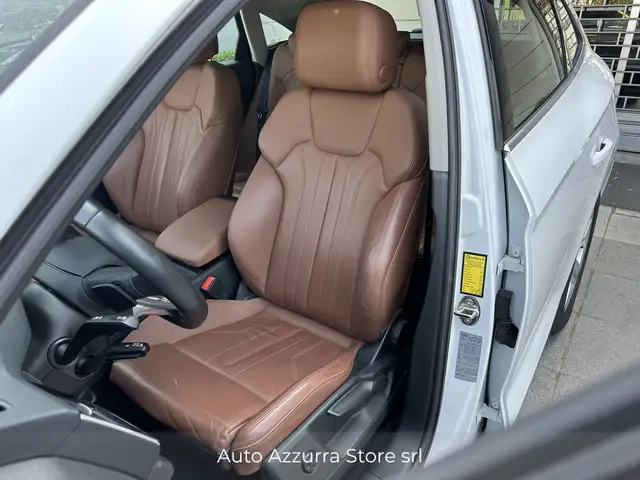 Audi Q5 view 9