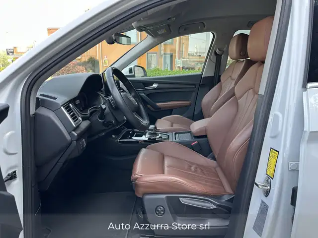 Audi Q5 view 10