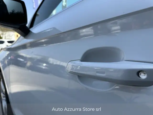 Audi Q5 view 8