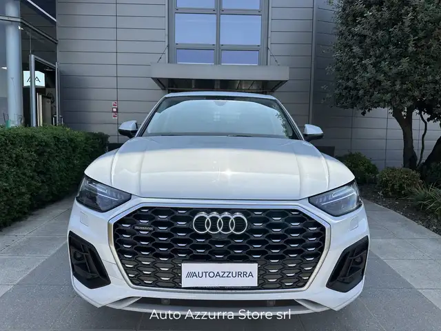 Audi Q5 view 2