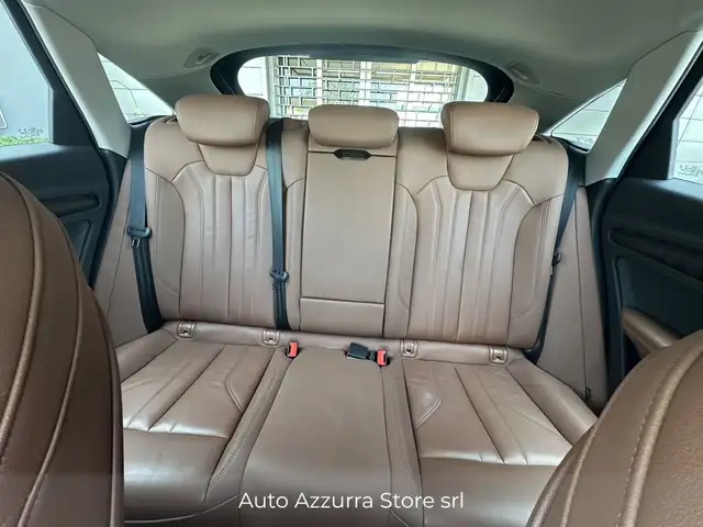 Audi Q5 view 15