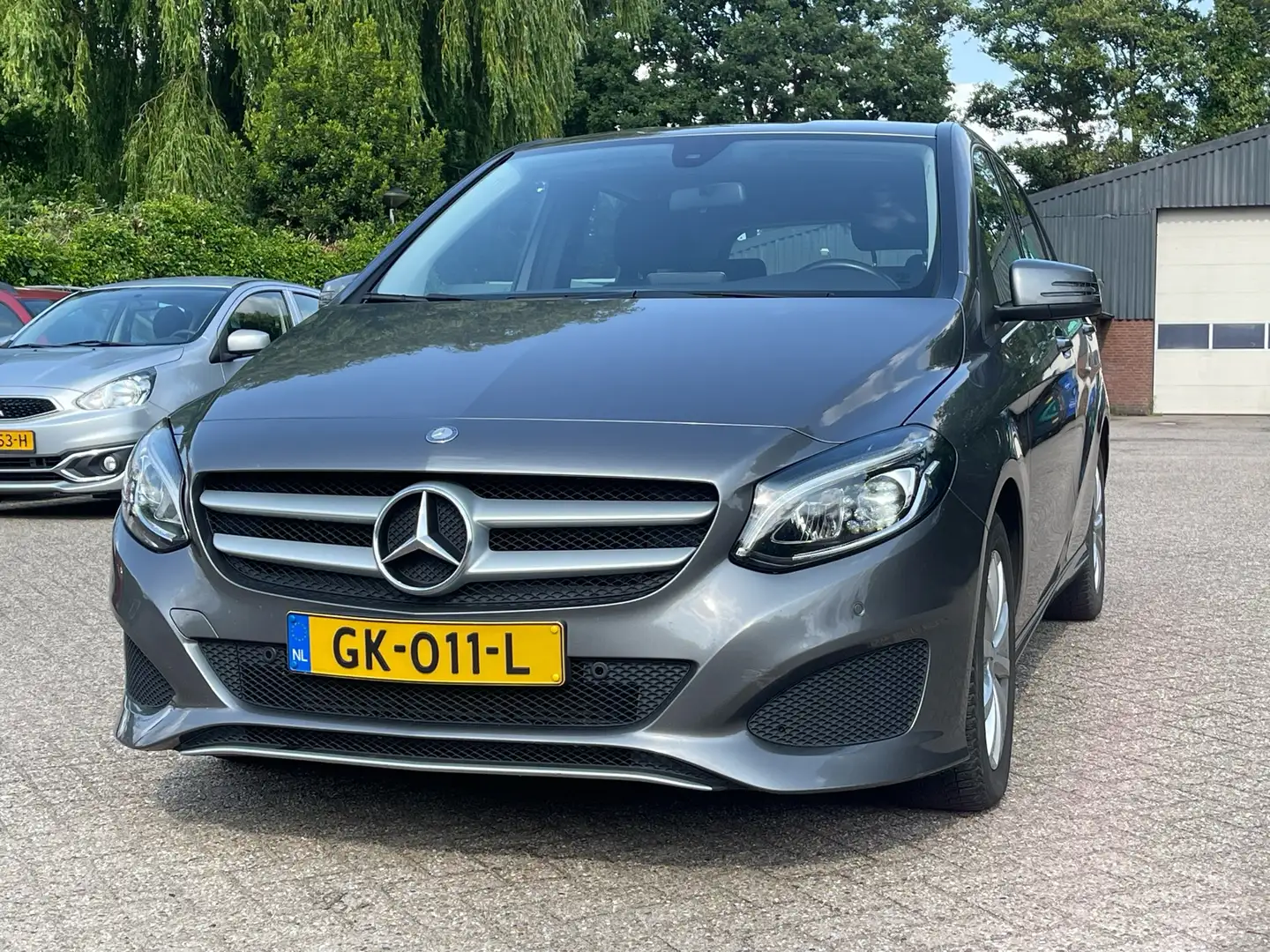 Mercedes-Benz B 180 Ambition Grijs - 1