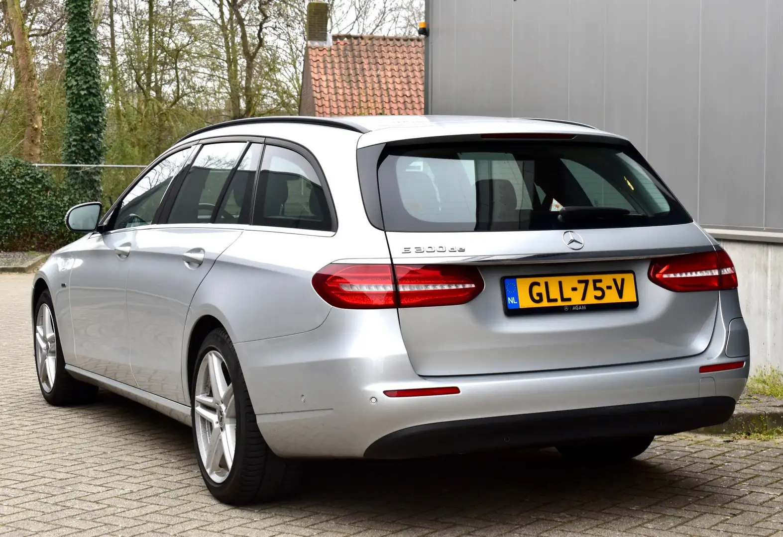 Mercedes-Benz E 300 DE-hybrid Estate Lane+brake-assist HUD vol opties Grijs - 2