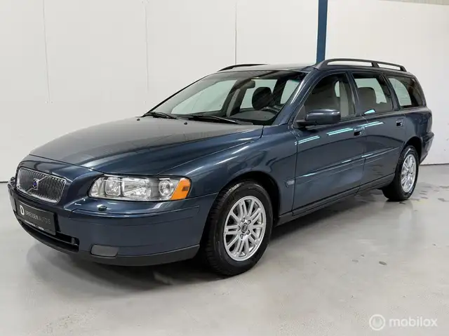 Volvo V70 2.4 Momentum 170PK / AUTOMAAT / LEER