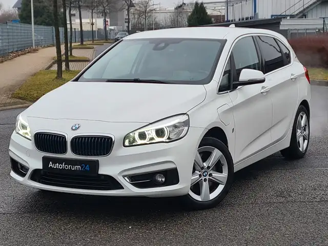 BMW 225 Active Tourer 225 xe Luxury Line*Autom.*Navi*