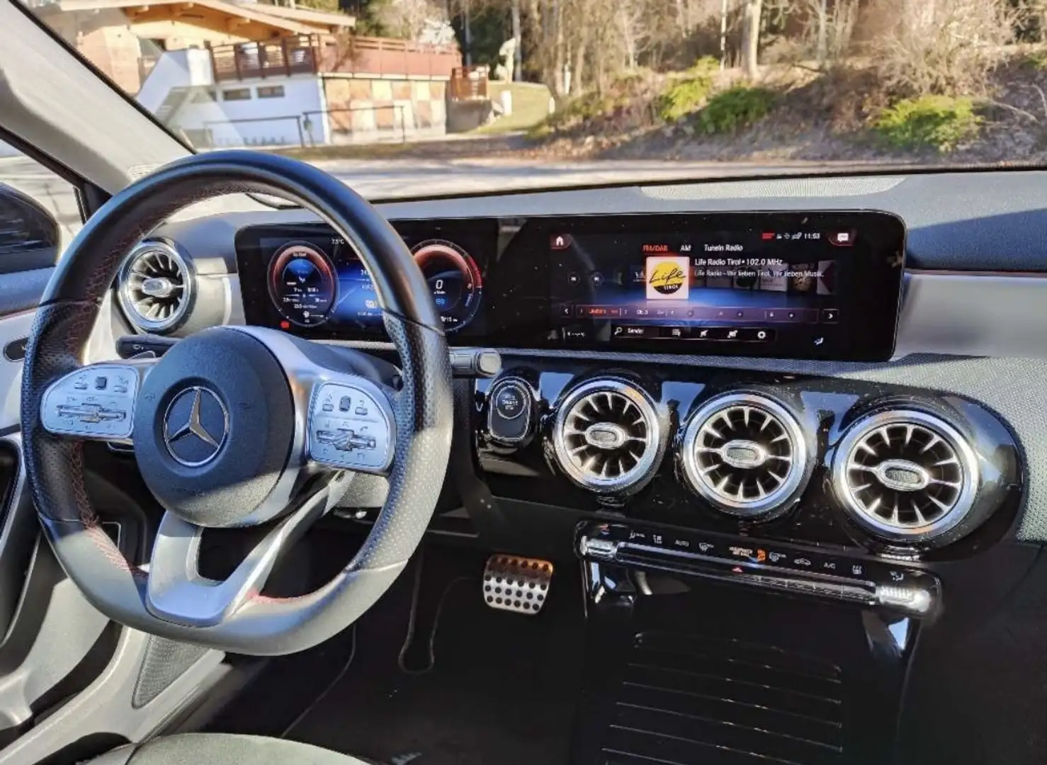 Mercedes-Benz A 250 e PHEV Aut. Schwarz - 2
