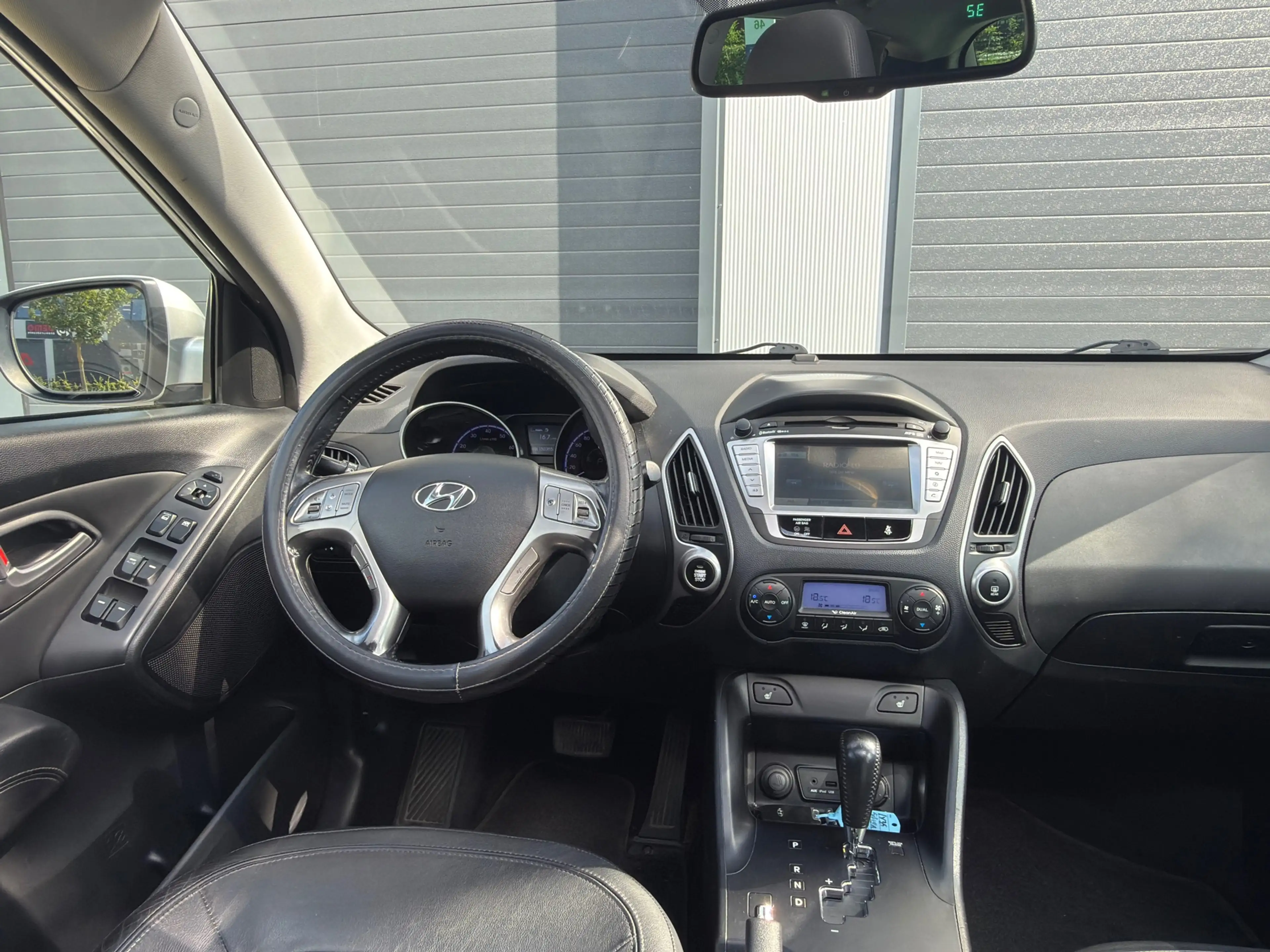 Hyundai iX35 2.0i 4WD i-Catcher / AUTOMAAT / SCHUIFDAK / NAP — photo 11