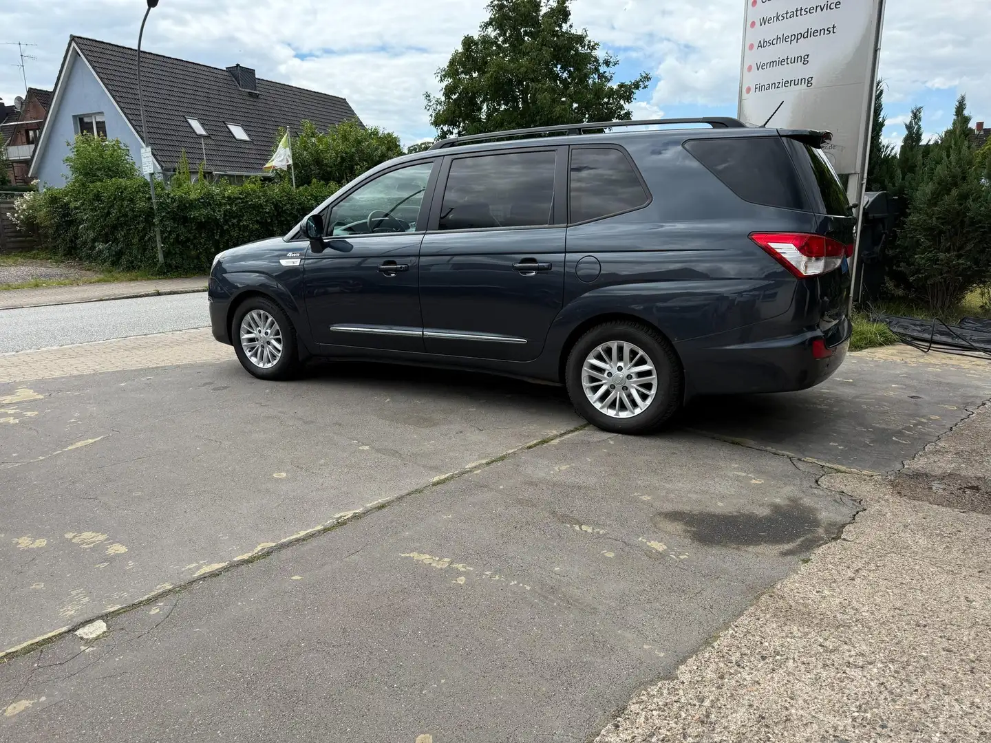 SsangYong Rodius 200 e-XDI 4WD Automatik-Klimaauto.-PDC-GRA-MFA-... Grau - 2