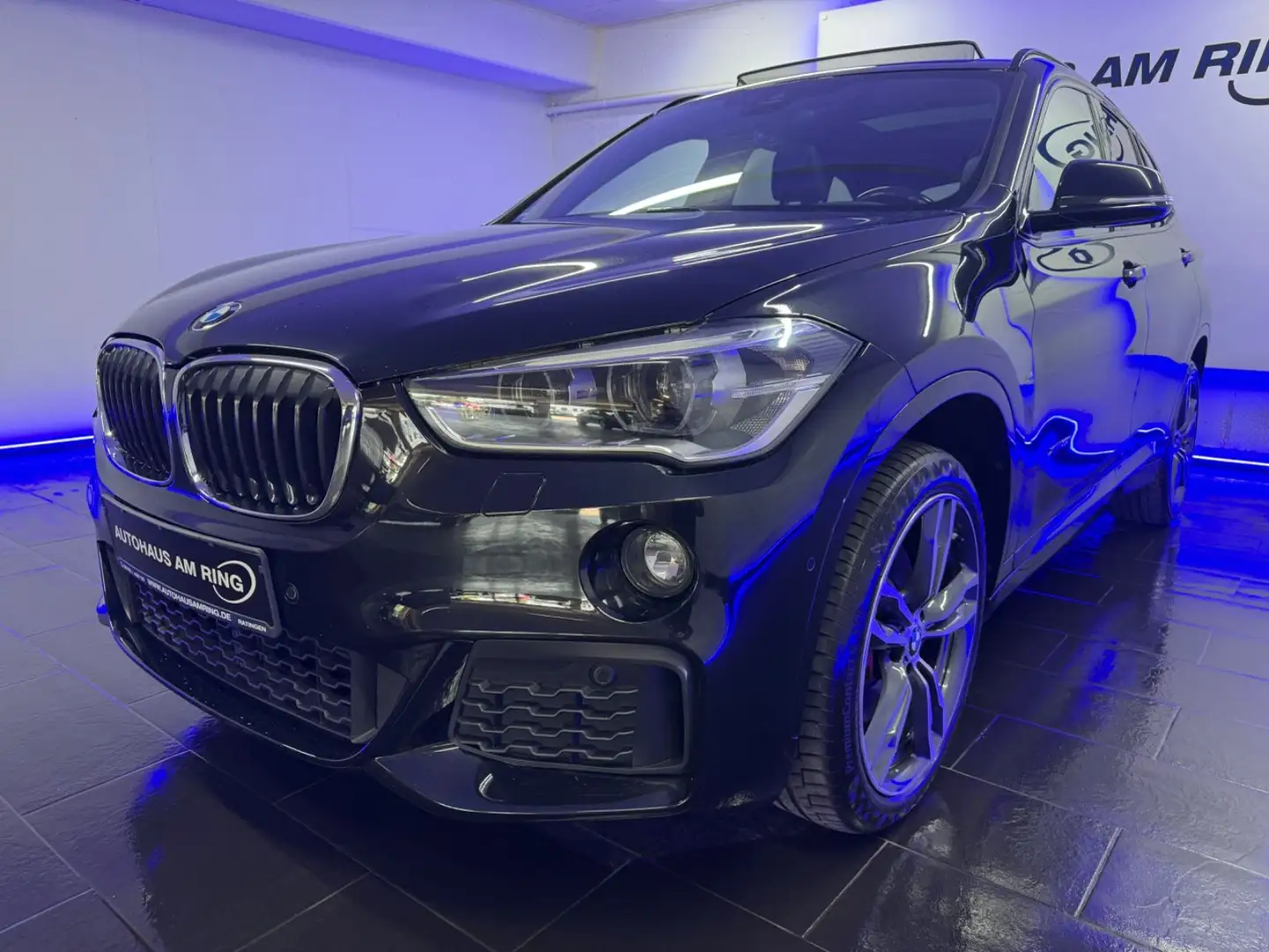 BMW X1 xDrive 20i M Sport PANO LED SPUR ACC HUD CAM Schwarz - 2