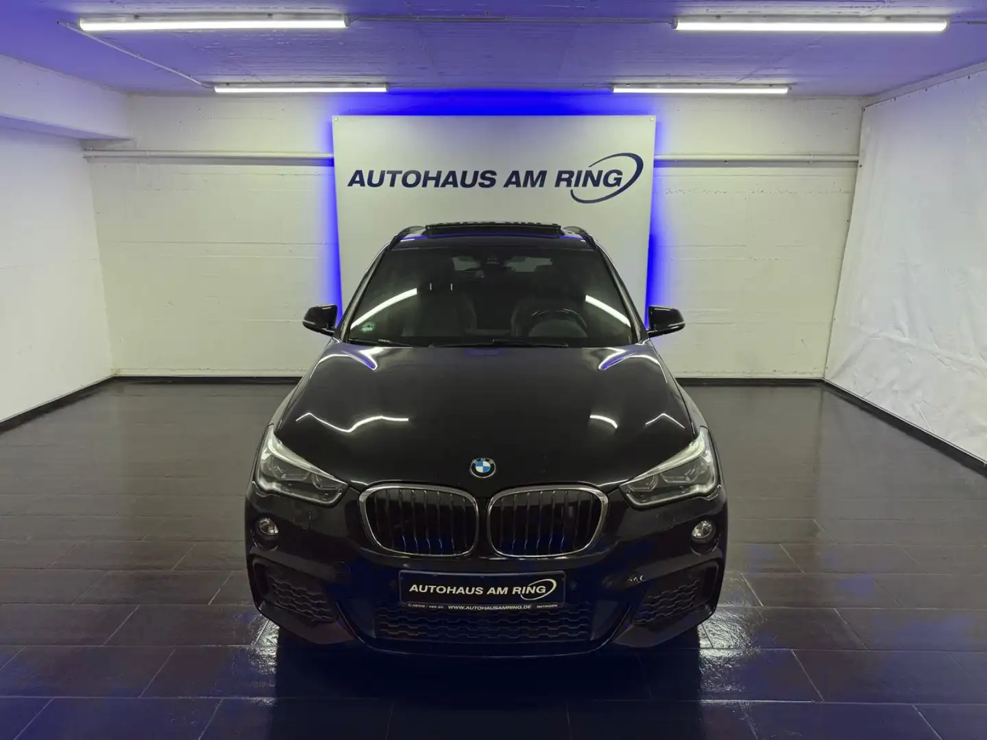 BMW X1 xDrive 20i M Sport PANO LED SPUR ACC HUD CAM Schwarz - 1