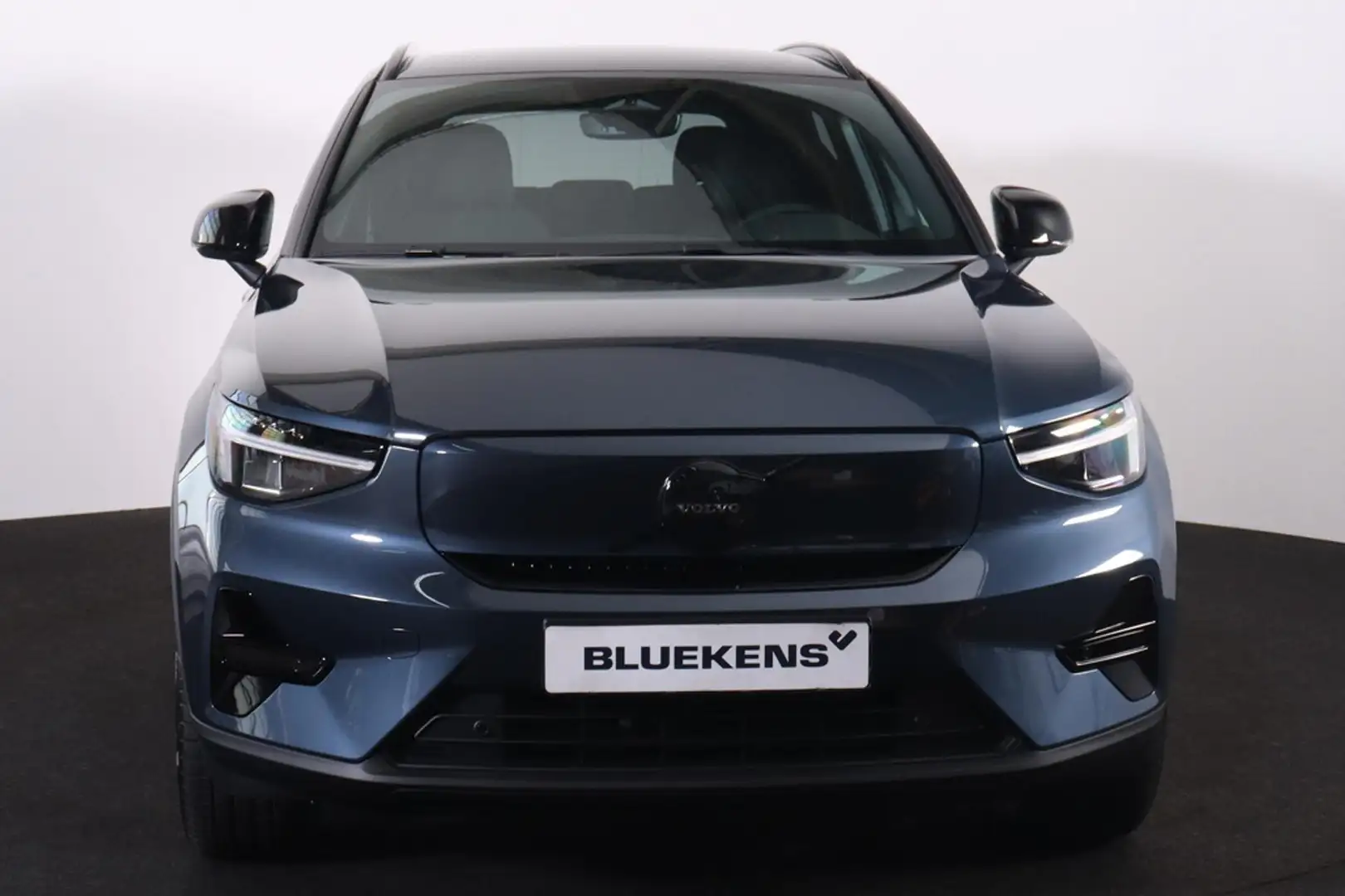 Volvo EX40 Extended Range Plus Black Ed. 82 kWh - IntelliSafe Blauw - 2