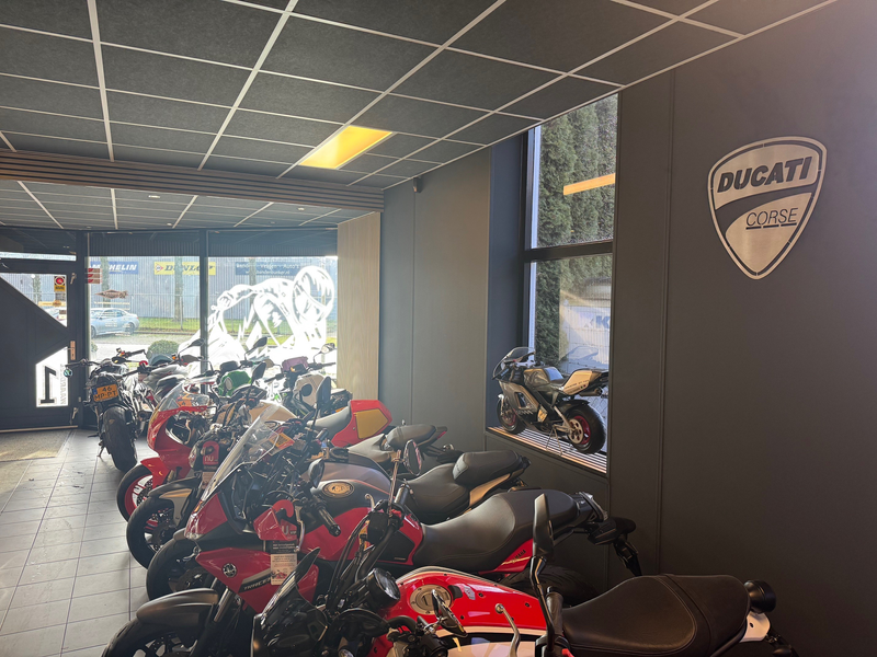 Suzuki V-Strom 1050 XTA BLACK EDITION ABS — photo 11