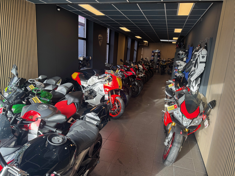Suzuki V-Strom 1050 XTA BLACK EDITION ABS — photo 2