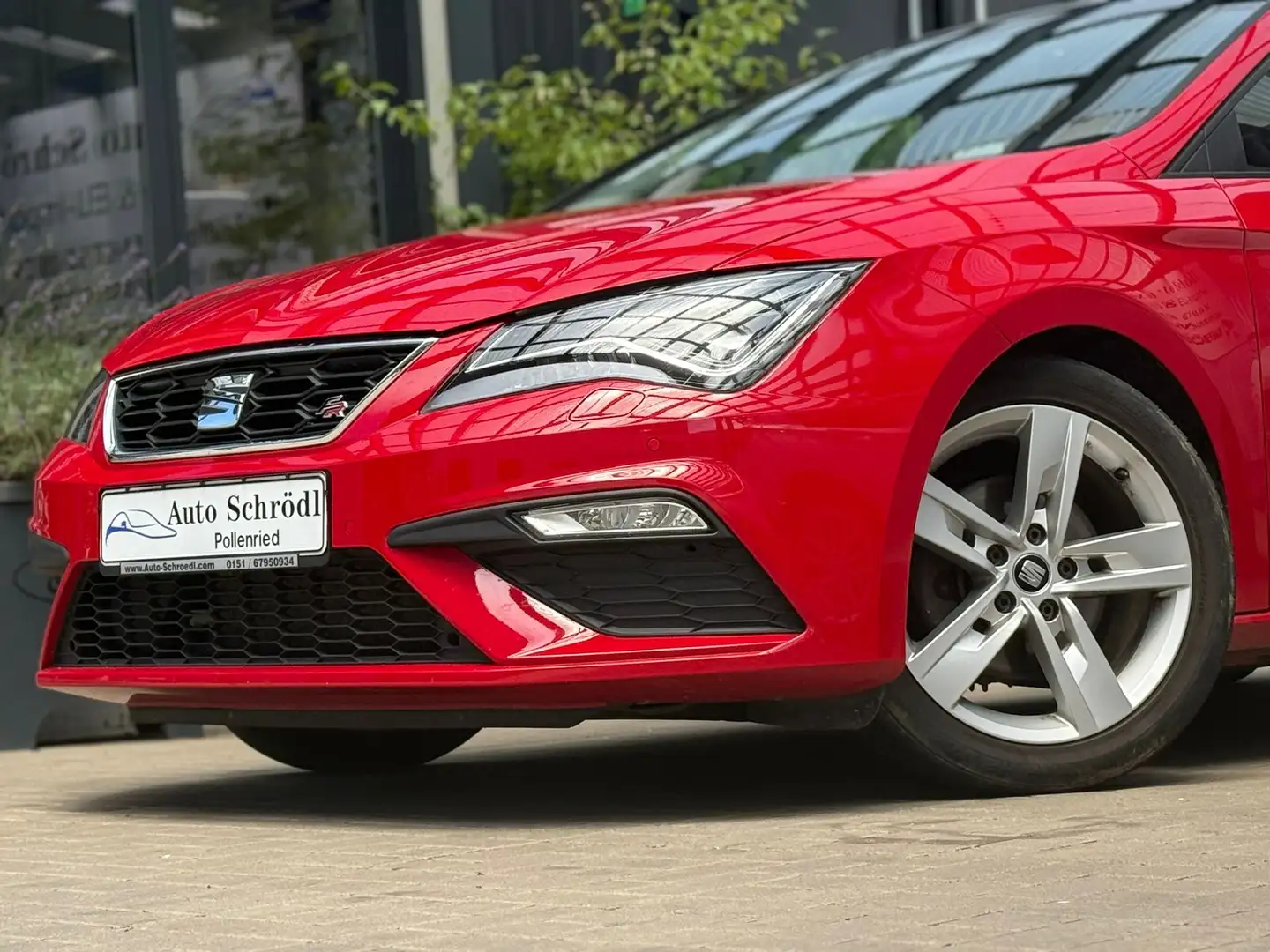 SEAT Leon FR 1.4 TSI, AHK, Pano, LED, Navi, Sitzheiz, H&R Rot - 2