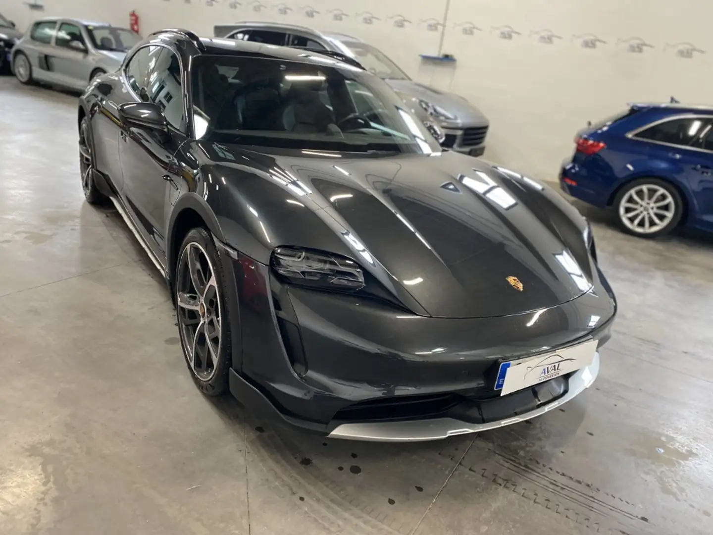 Porsche Taycan 4S Cross Turismo Gris - 2