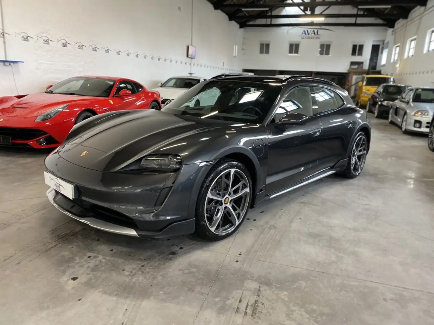 Porsche Taycan 4S Cross Turismo Gris - 1