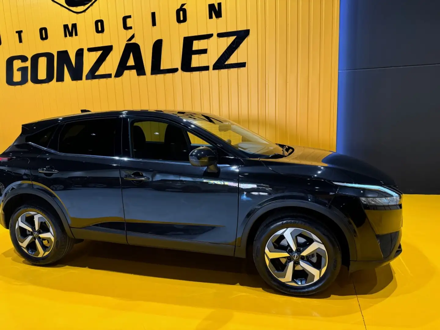 Nissan Qashqai 1.3 DIG-T mHEV 12V N-Connecta 4x2 103kW - 2