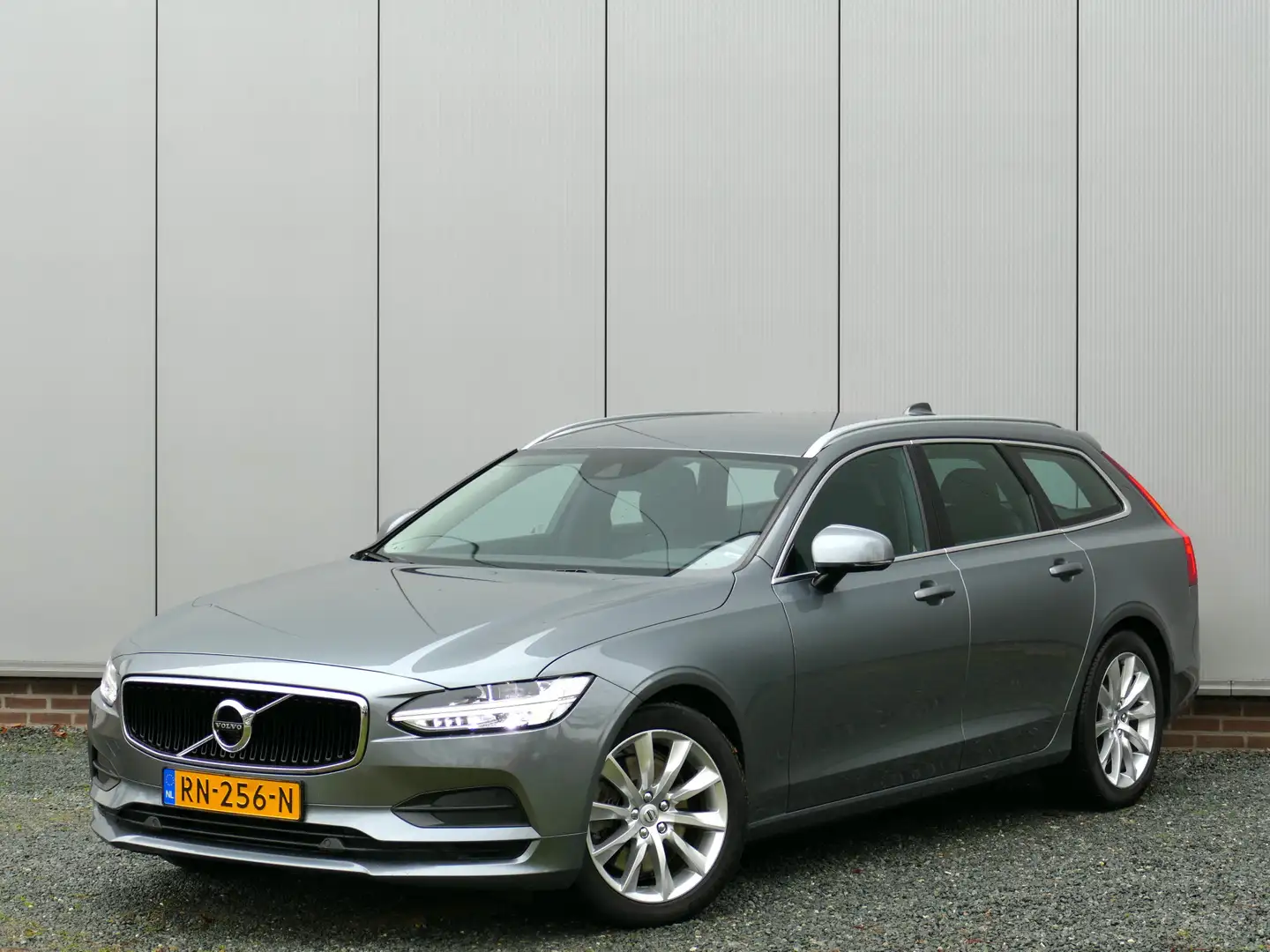 Volvo V90 T5 Momentum Lederen bekleding / Navigatie / Stoelv Grijs - 1