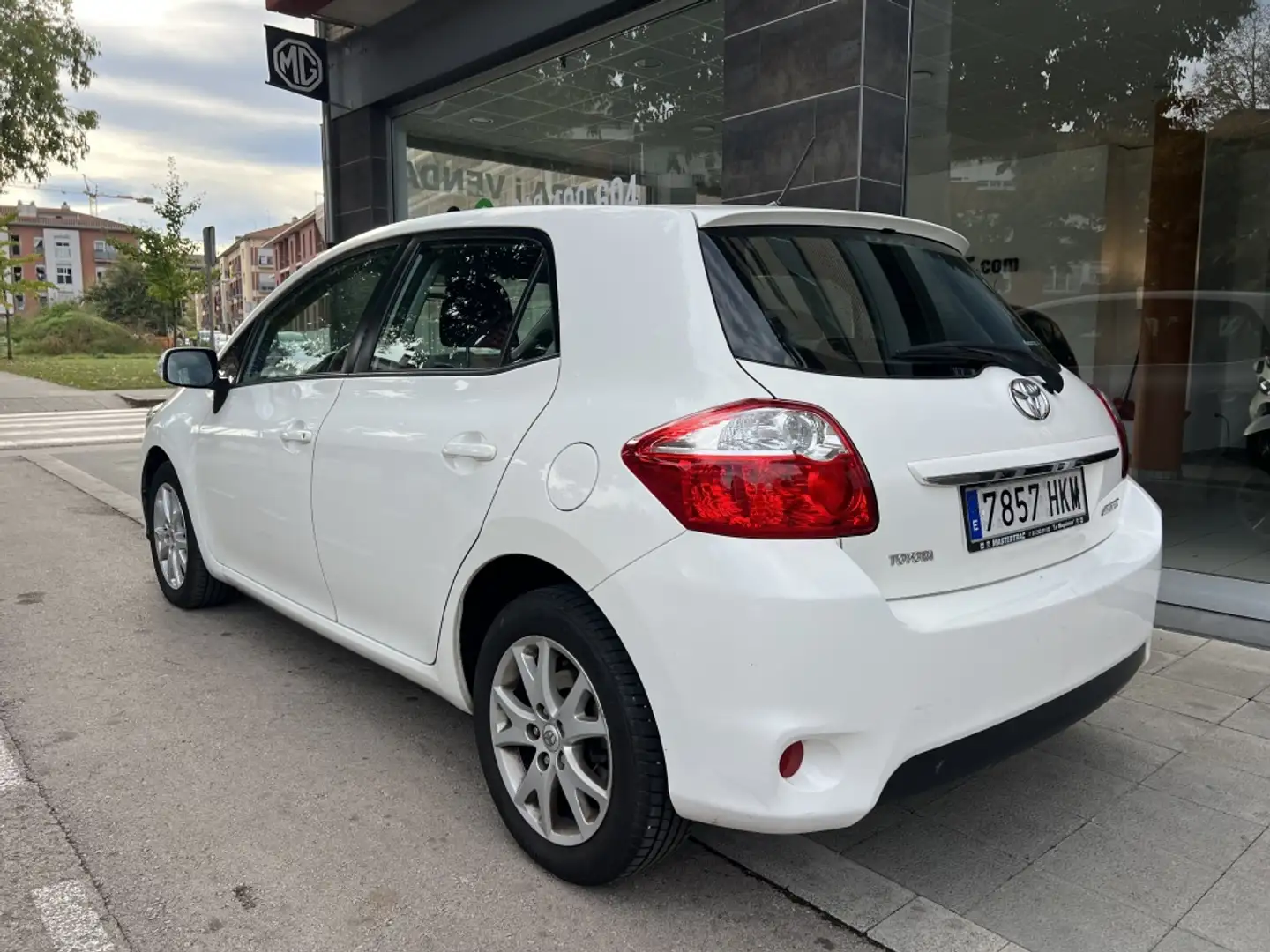 Toyota Auris 130 Active Blanco - 2