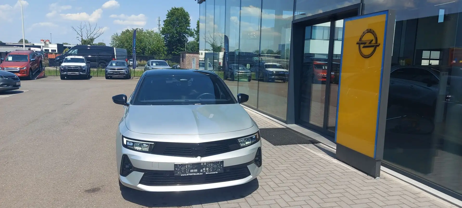 Opel Astra 1.2T 130PK  GS  Navi, 360° Camera, zetelverwarmin Zilver - 2