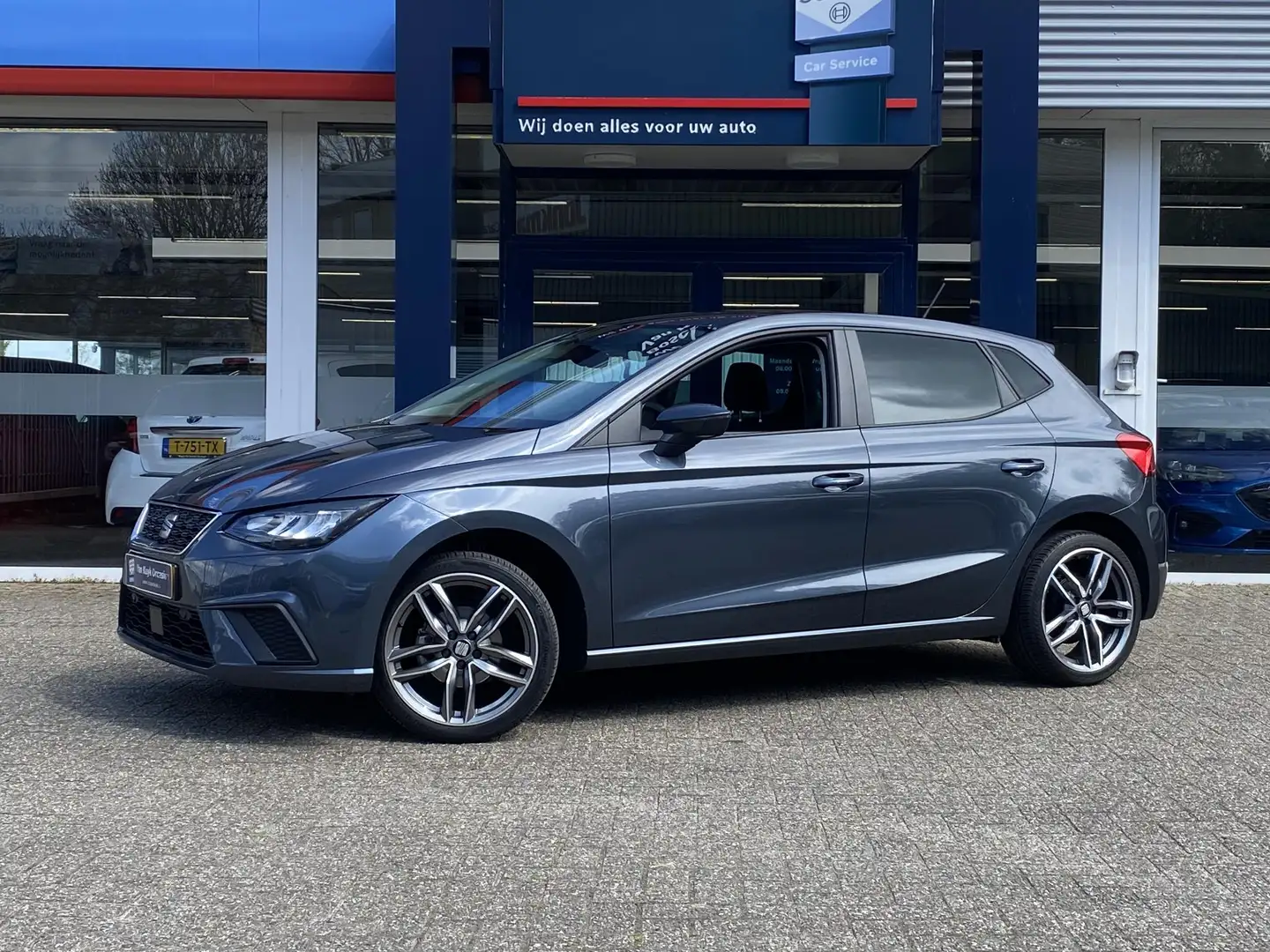 SEAT Ibiza 1.0 EcoTSI Style Business Intense / NL-Auto / 2 Ja Grijs - 2