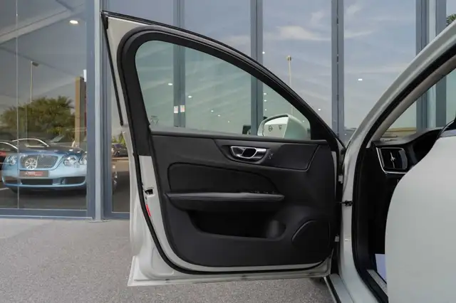 Volvo V60 view 7